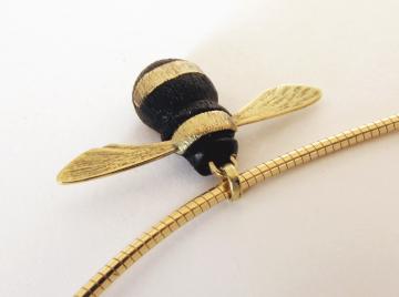 Bumble Bee Pendant Ebony and Solid Gold

CUSTOMITEM : $494
