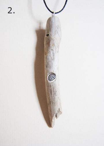Pendant Driftwood with Zebra shell : $13