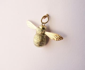 9ct Yellow Gold Bumble Bee Pendant : $600