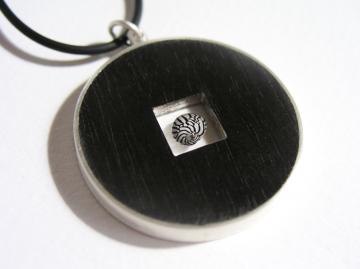 Jewellery round Pendant Ebony, Silver and Zebra shell : $119
