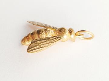 Solid 22ct Yellow Gold Honey Bee Pendant.