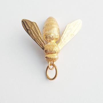 Solid 22ct Yellow Gold Honey Bee Pendant.