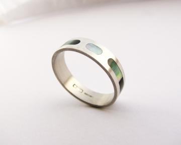 Wedding Band Ring - White Gold with Black mother of pearl inlay